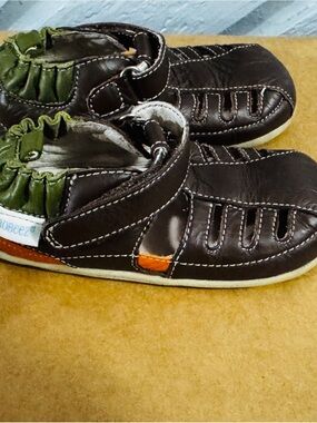 Robeez Brown Leather Hook-and-Loop Casual Shoes sandals walkers 16-20 months